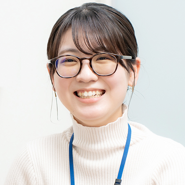 文系出身からAIエンジニアになった社員のインタビュー。エンジニア・八木瞳