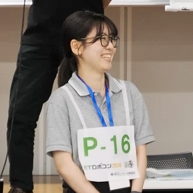 文系出身からAIエンジニアになった社員のインタビュー。エンジニア・八木瞳